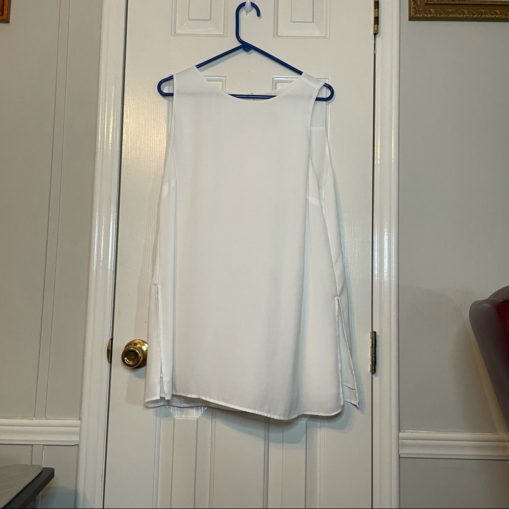 Chicos White Sleeveless Blouse/Shell